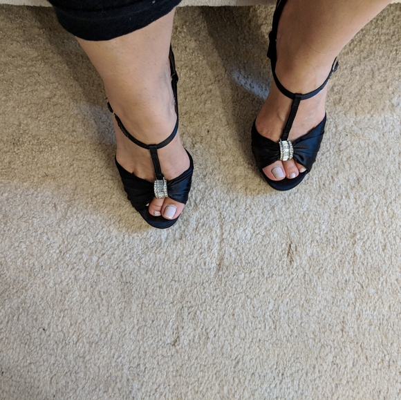 Black Satin pump with crystal detail Size 9 - Picture 8 of 9